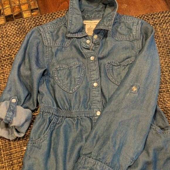 Kids size 5 Calvin Klein dress/shirt - Picture 2 of 4